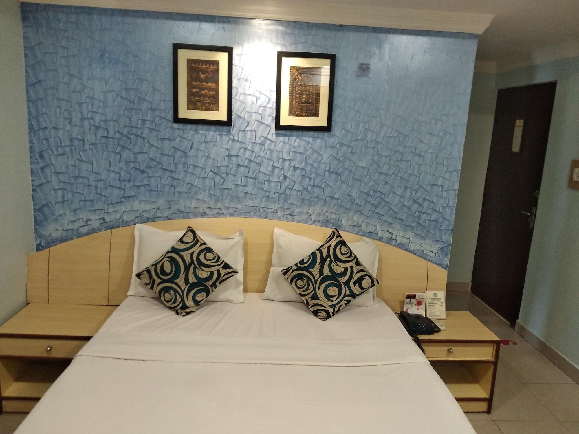 Hotel Pushpak Bhubaneswar Bagian luar foto