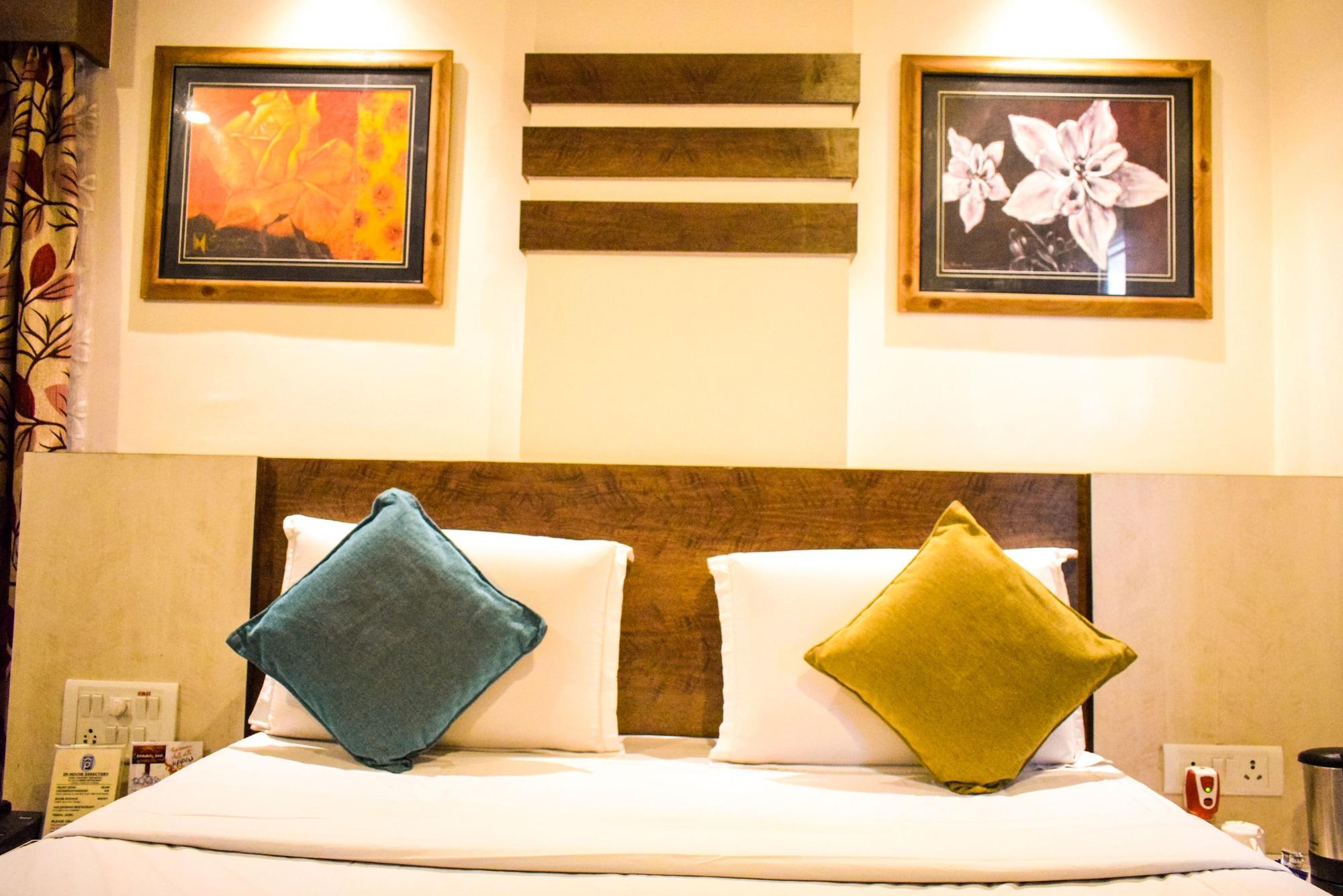 Hotel Pushpak Bhubaneswar Bagian luar foto