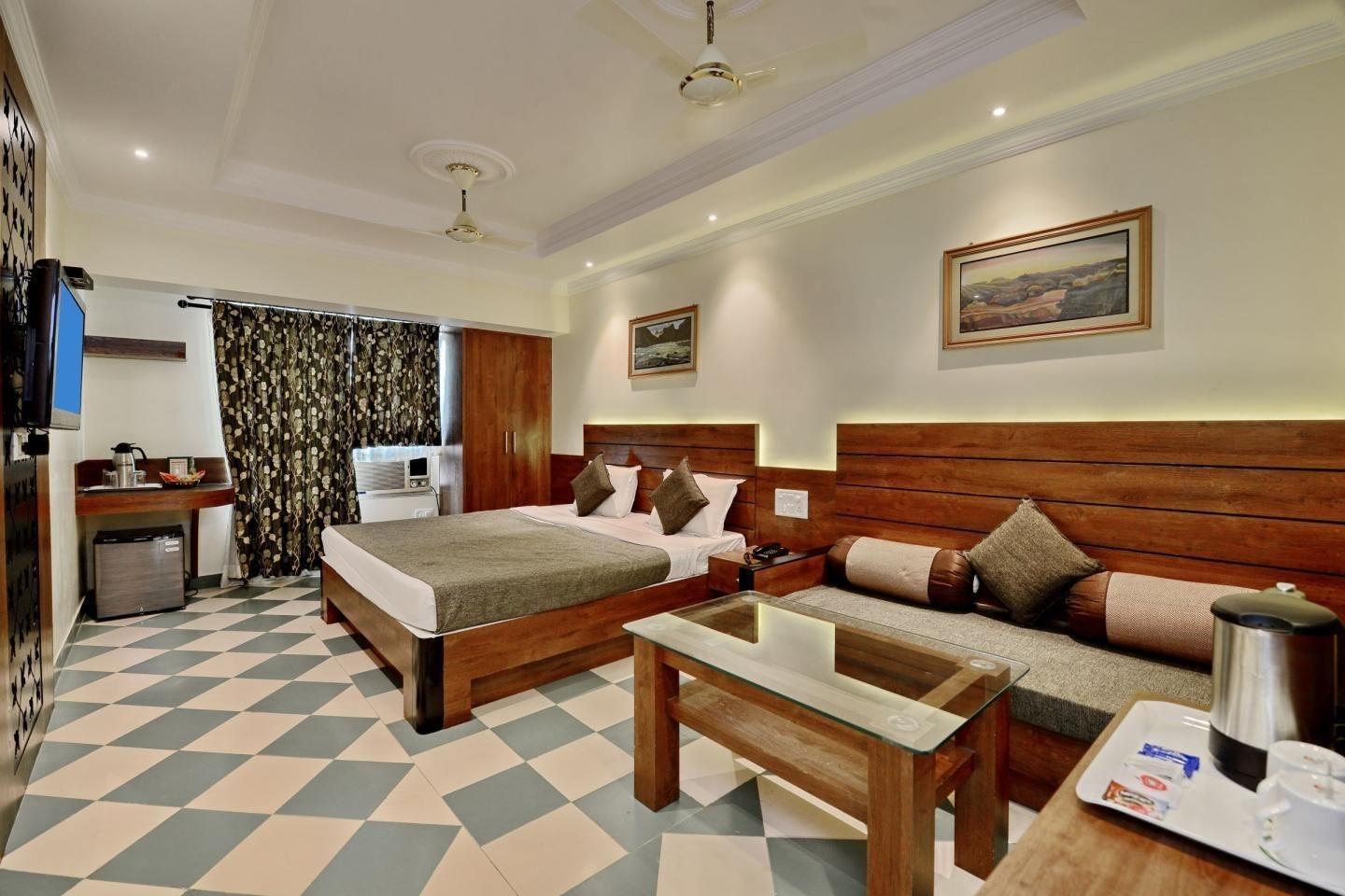 Hotel Pushpak Bhubaneswar Bagian luar foto