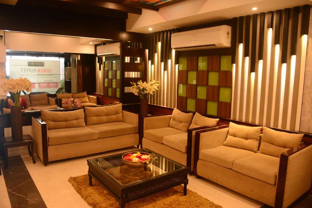 Hotel Pushpak Bhubaneswar Bagian luar foto