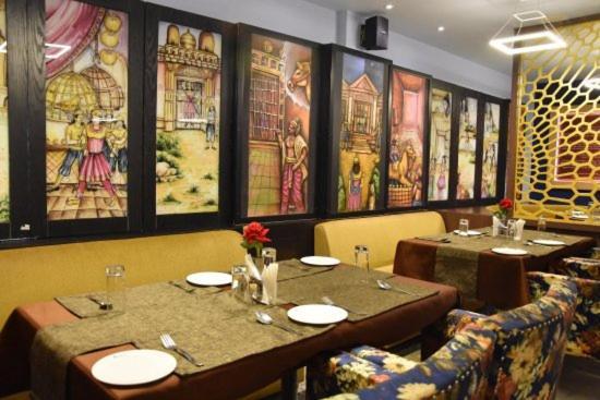 Hotel Pushpak Bhubaneswar Bagian luar foto