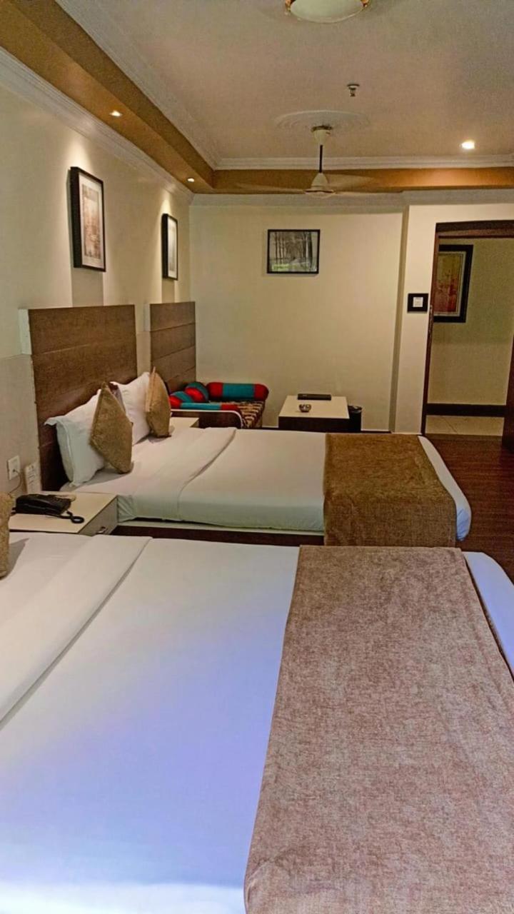 Hotel Pushpak Bhubaneswar Bagian luar foto