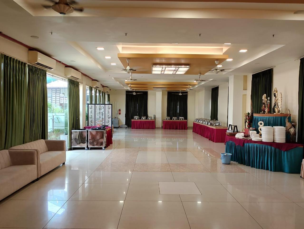 Hotel Pushpak Bhubaneswar Bagian luar foto