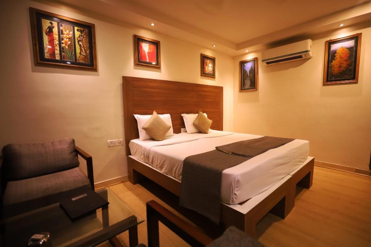 Hotel Pushpak Bhubaneswar Bagian luar foto