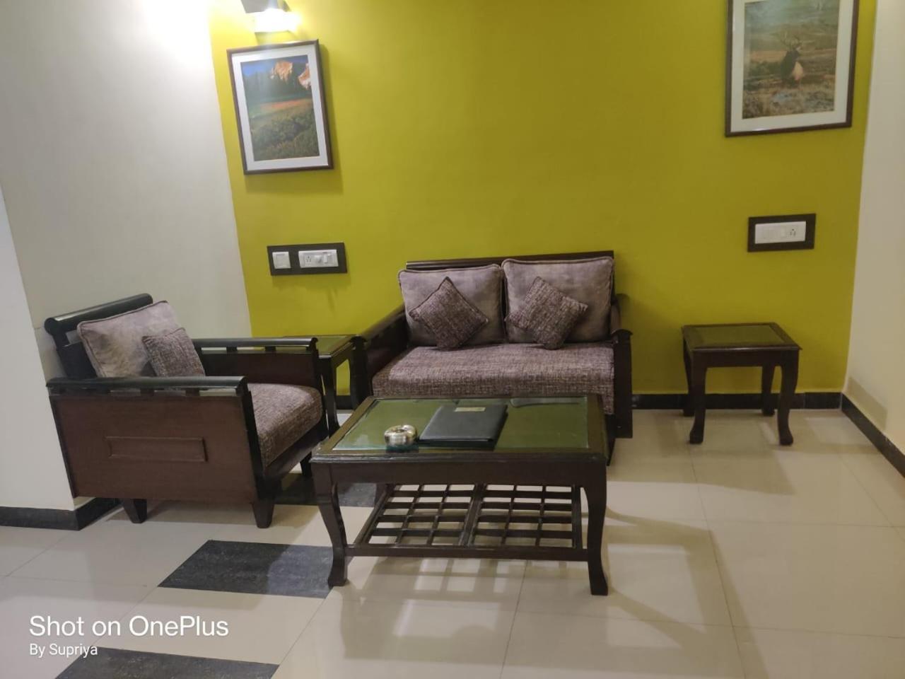 Hotel Pushpak Bhubaneswar Bagian luar foto