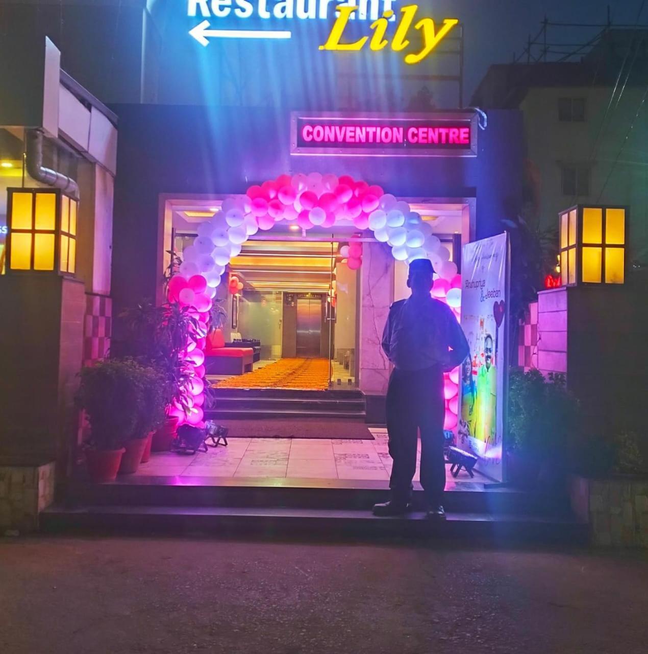 Hotel Pushpak Bhubaneswar Bagian luar foto