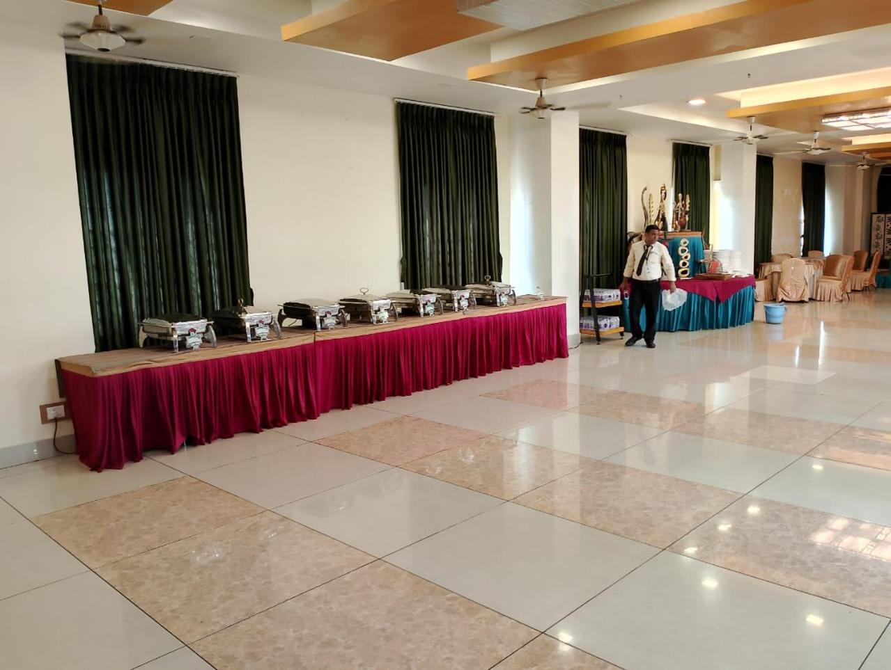 Hotel Pushpak Bhubaneswar Bagian luar foto