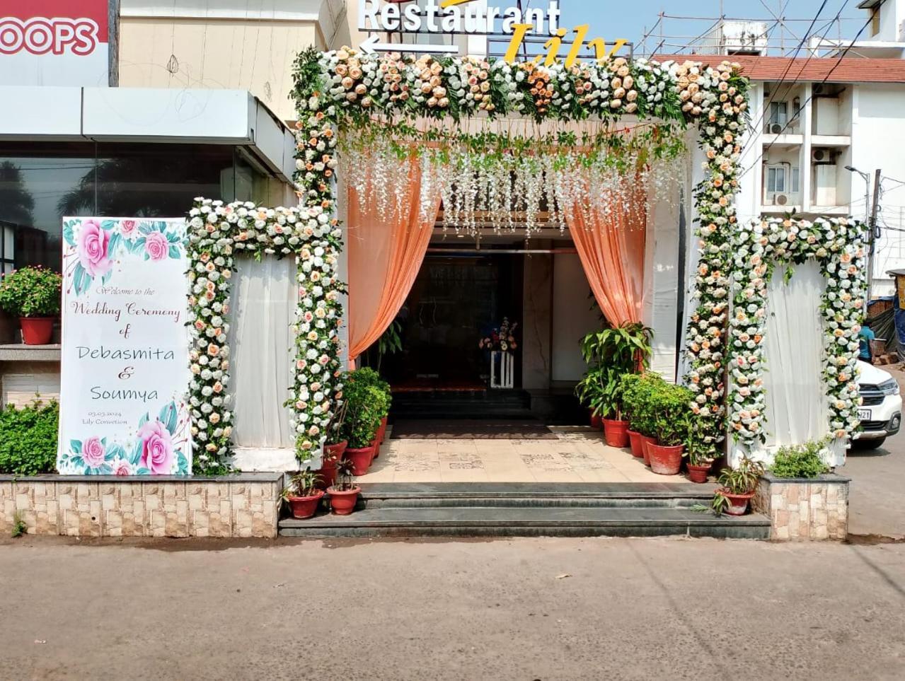 Hotel Pushpak Bhubaneswar Bagian luar foto