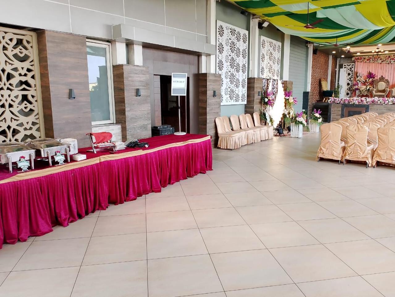 Hotel Pushpak Bhubaneswar Bagian luar foto