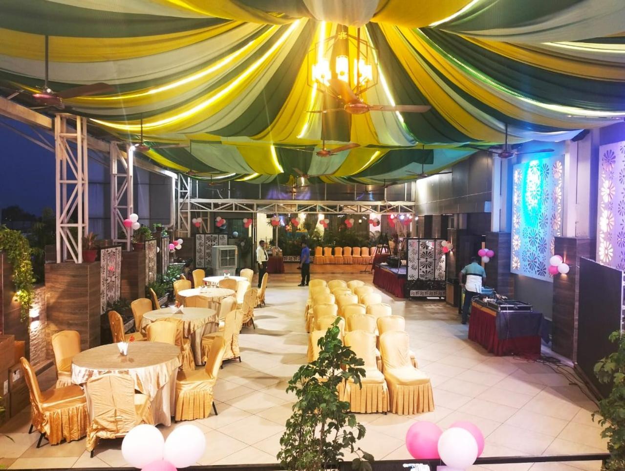 Hotel Pushpak Bhubaneswar Bagian luar foto