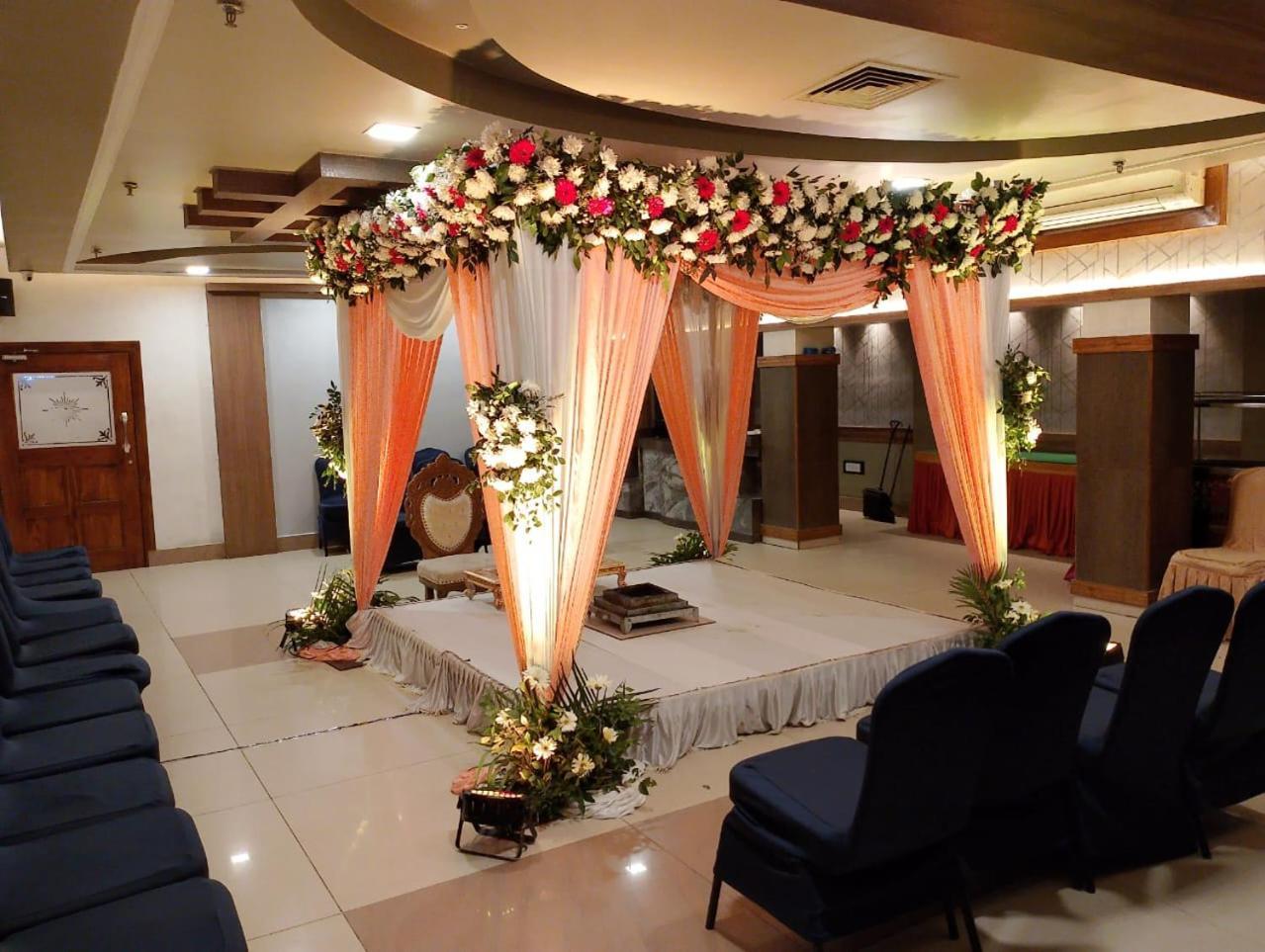 Hotel Pushpak Bhubaneswar Bagian luar foto