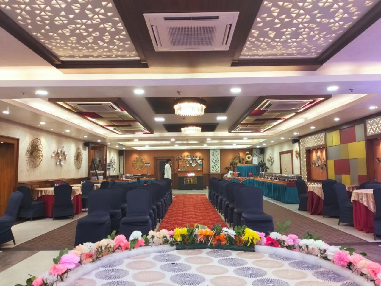 Hotel Pushpak Bhubaneswar Bagian luar foto