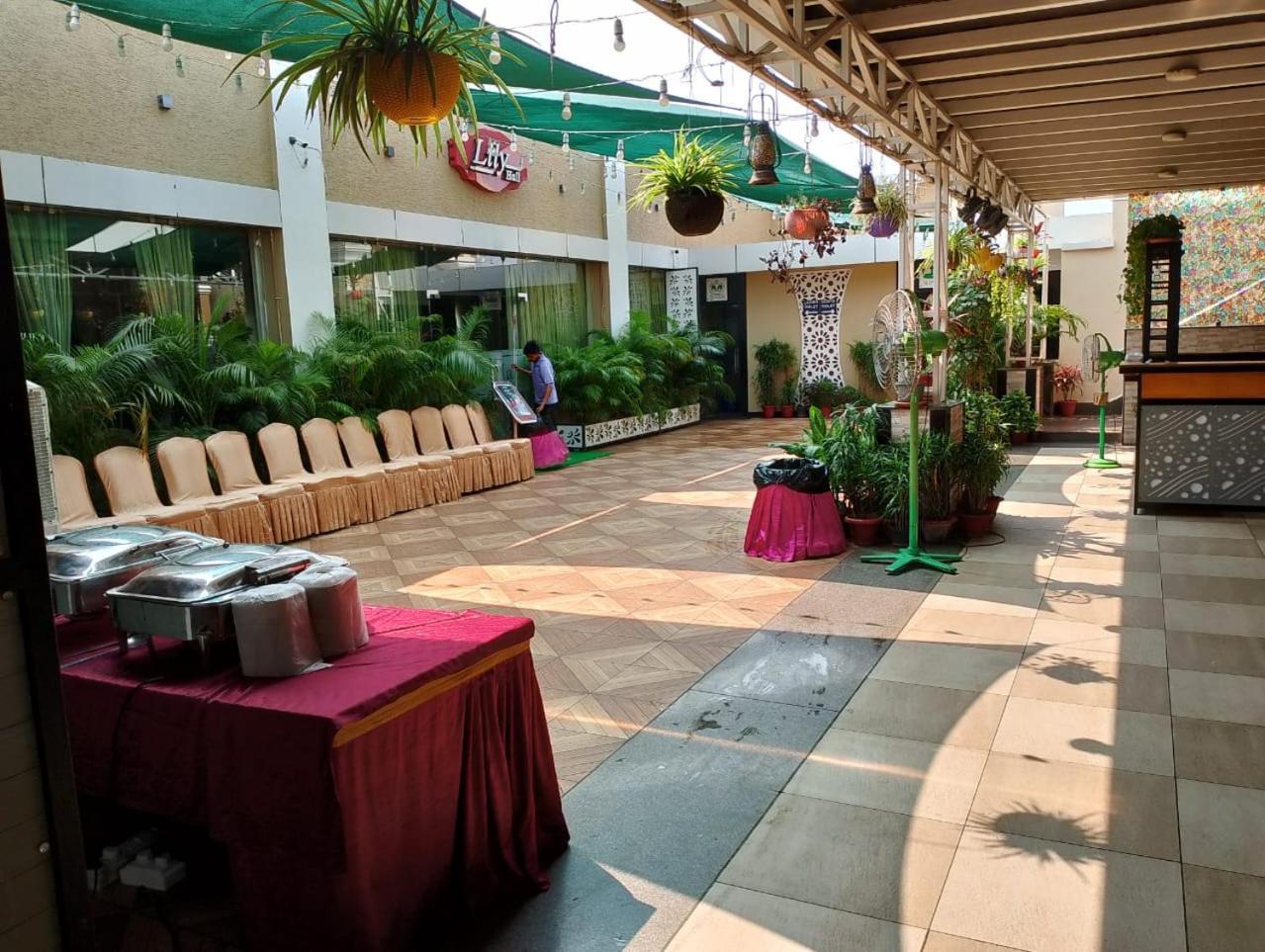 Hotel Pushpak Bhubaneswar Bagian luar foto