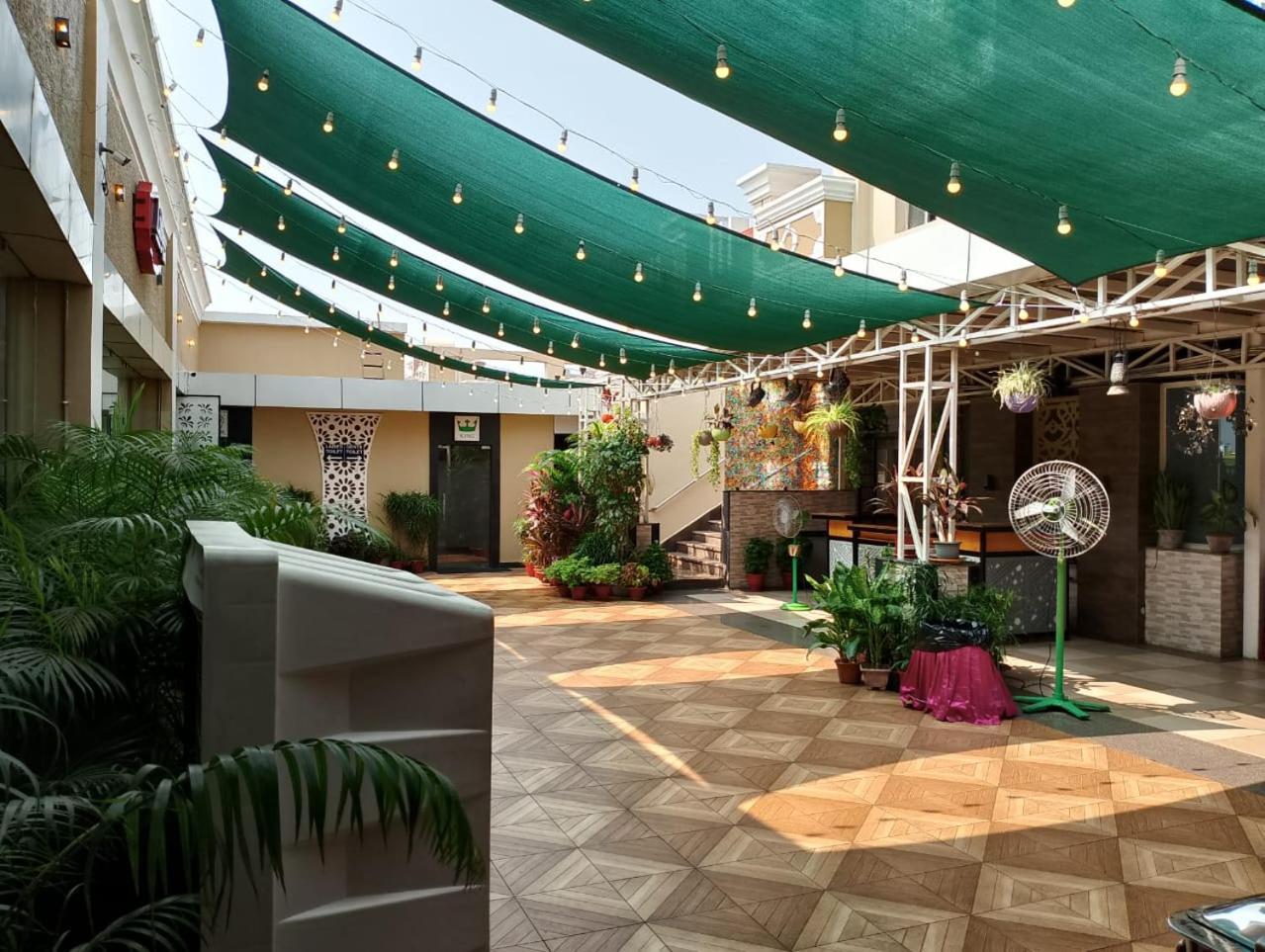 Hotel Pushpak Bhubaneswar Bagian luar foto