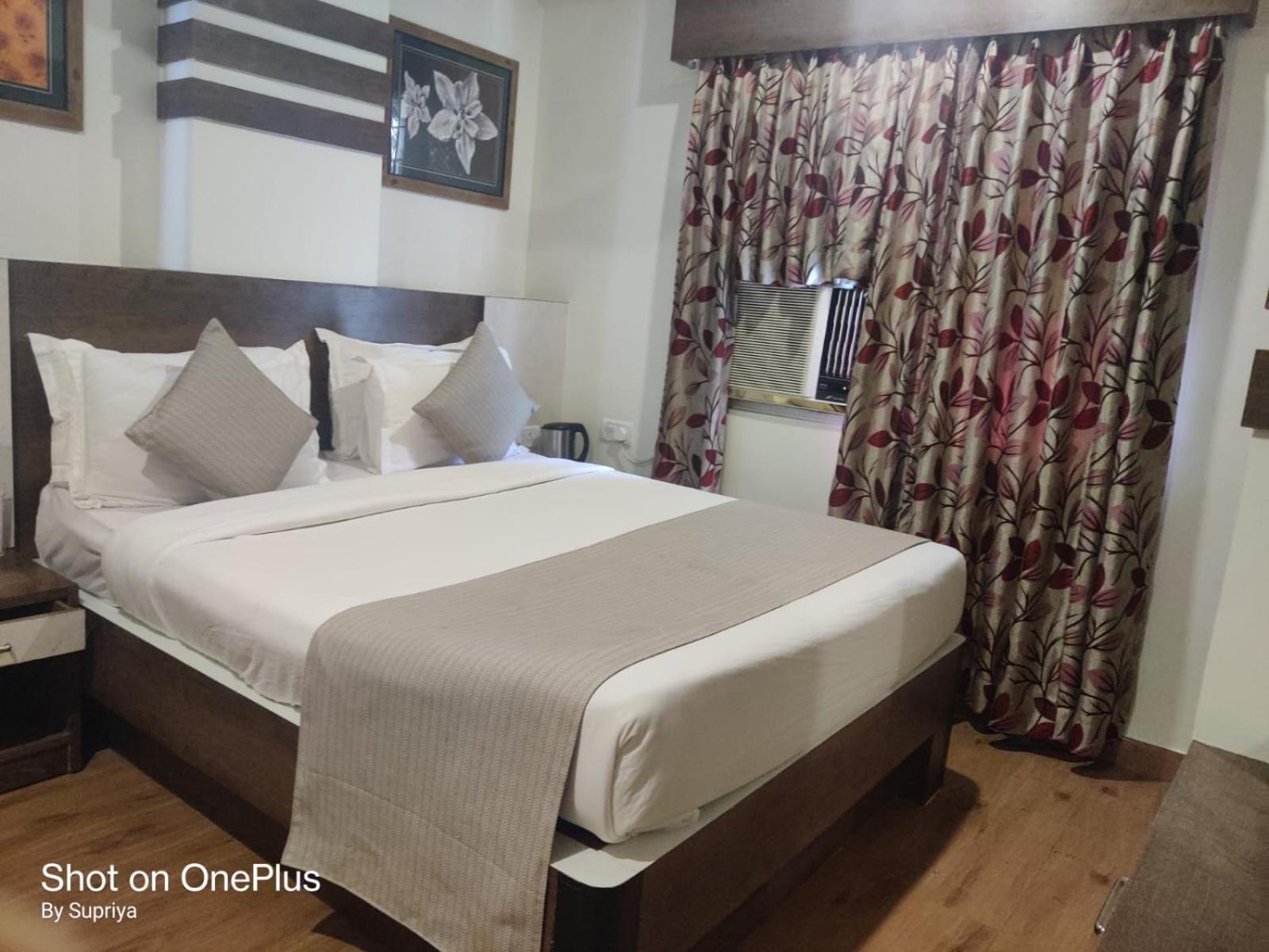 Hotel Pushpak Bhubaneswar Bagian luar foto