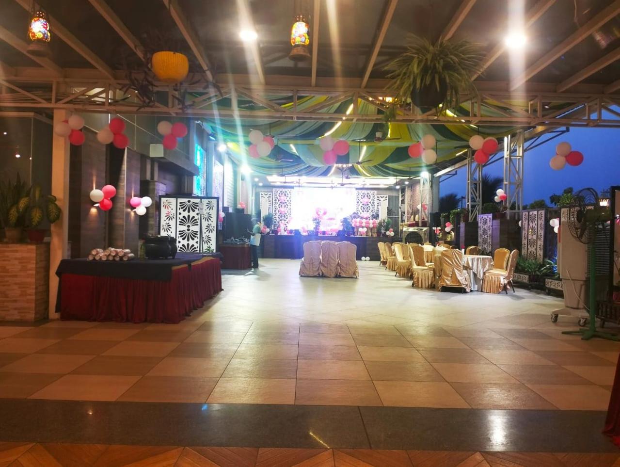 Hotel Pushpak Bhubaneswar Bagian luar foto