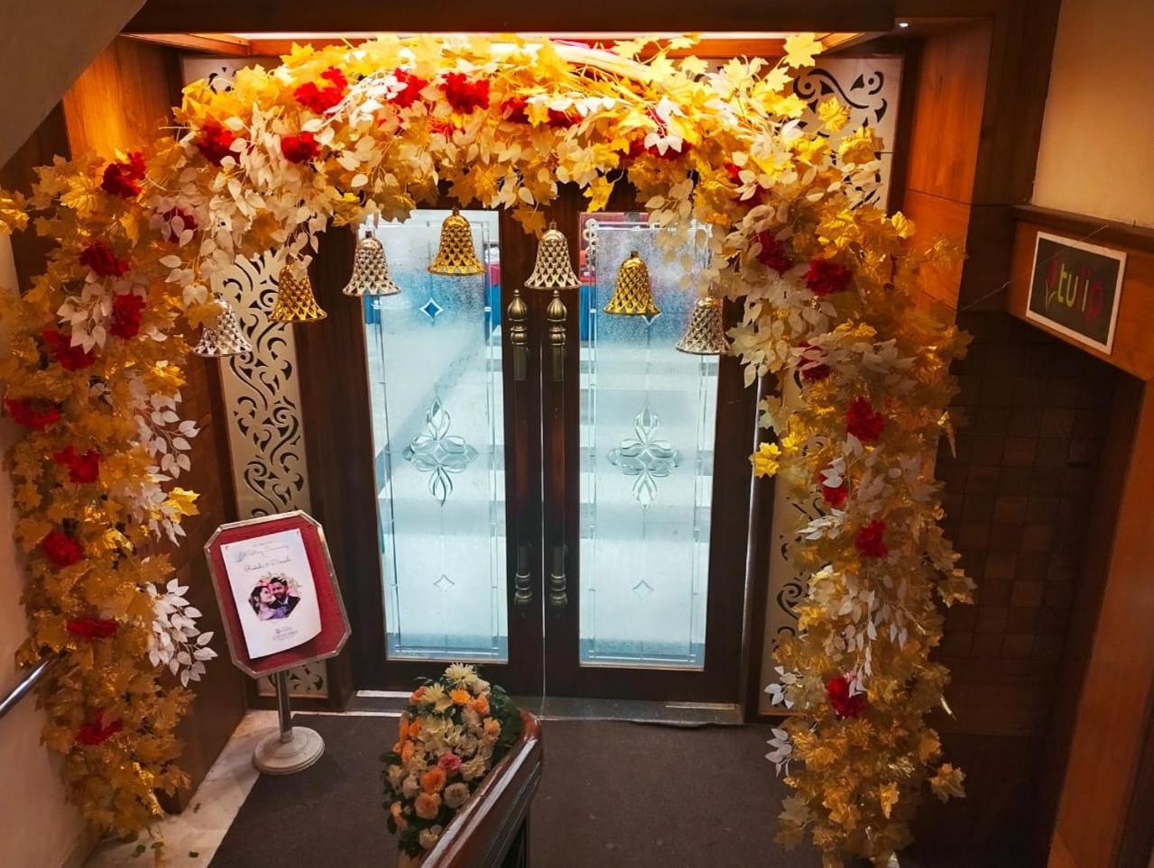 Hotel Pushpak Bhubaneswar Bagian luar foto