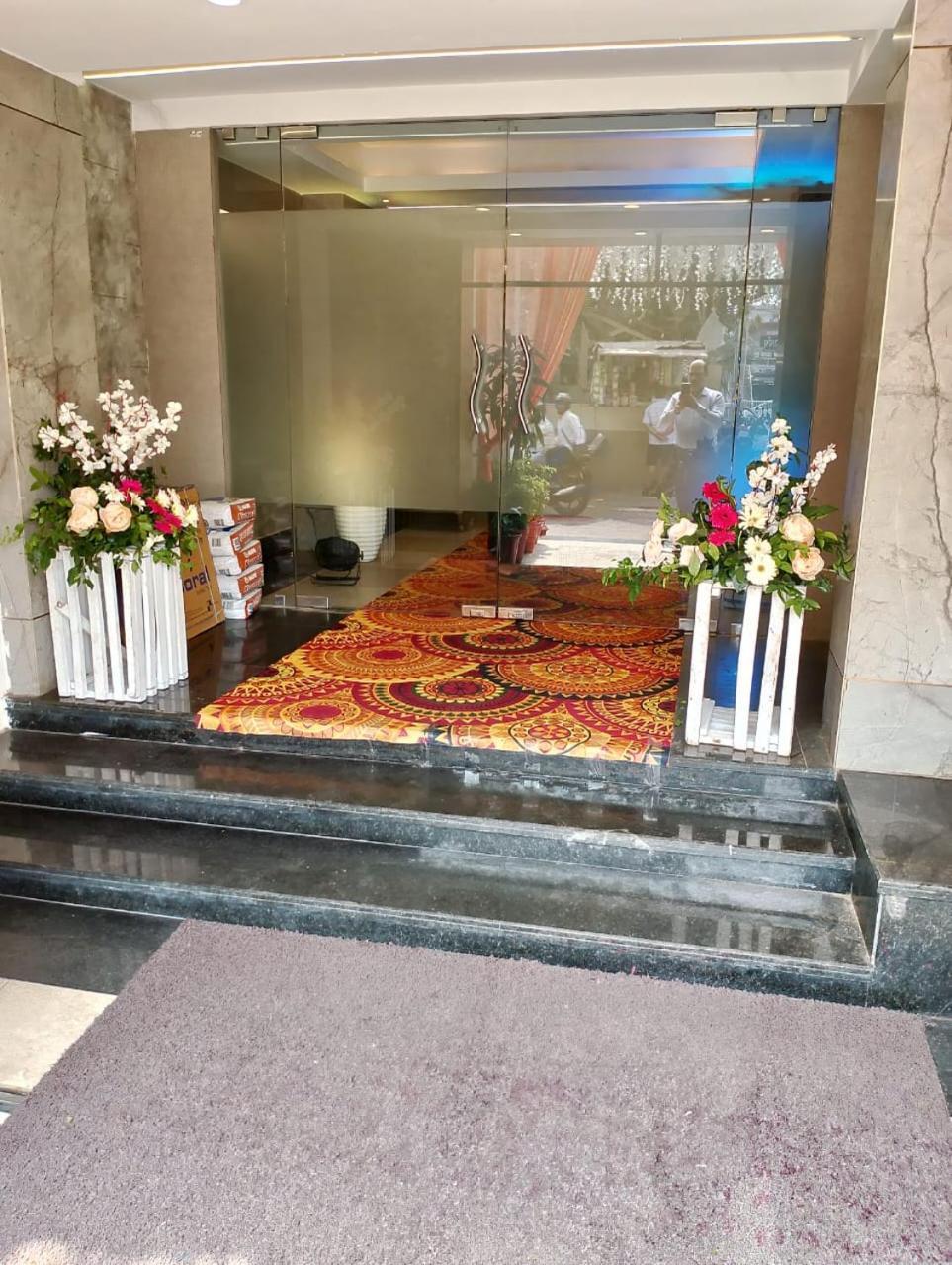 Hotel Pushpak Bhubaneswar Bagian luar foto