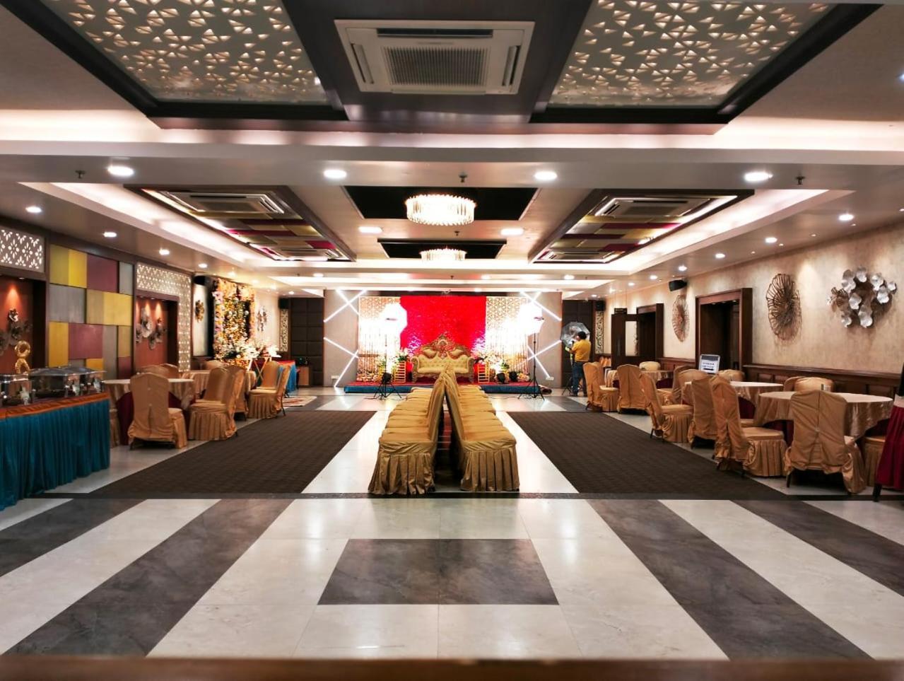 Hotel Pushpak Bhubaneswar Bagian luar foto
