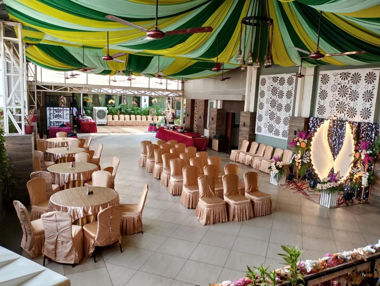 Hotel Pushpak Bhubaneswar Bagian luar foto