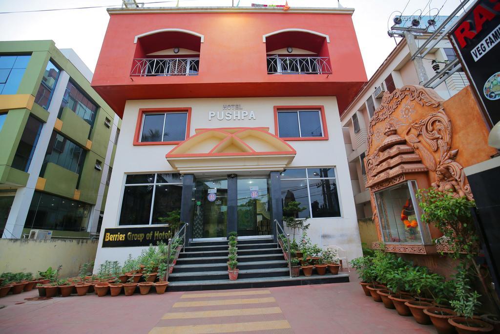 Hotel Pushpak Bhubaneswar Bagian luar foto