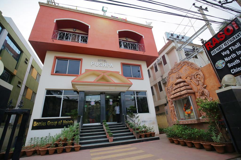 Hotel Pushpak Bhubaneswar Bagian luar foto