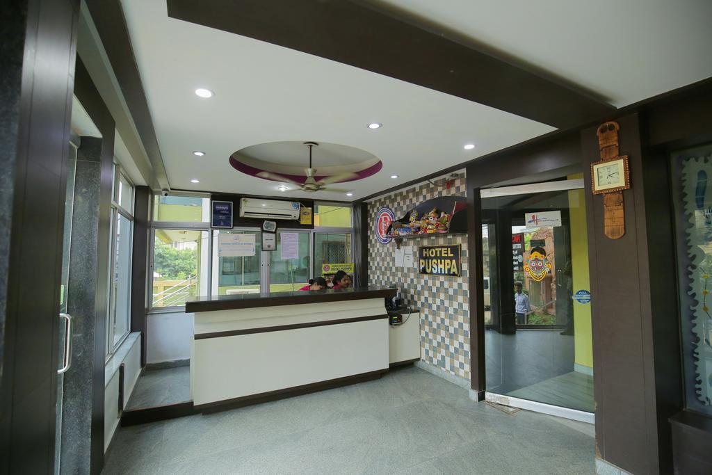 Hotel Pushpak Bhubaneswar Bagian luar foto
