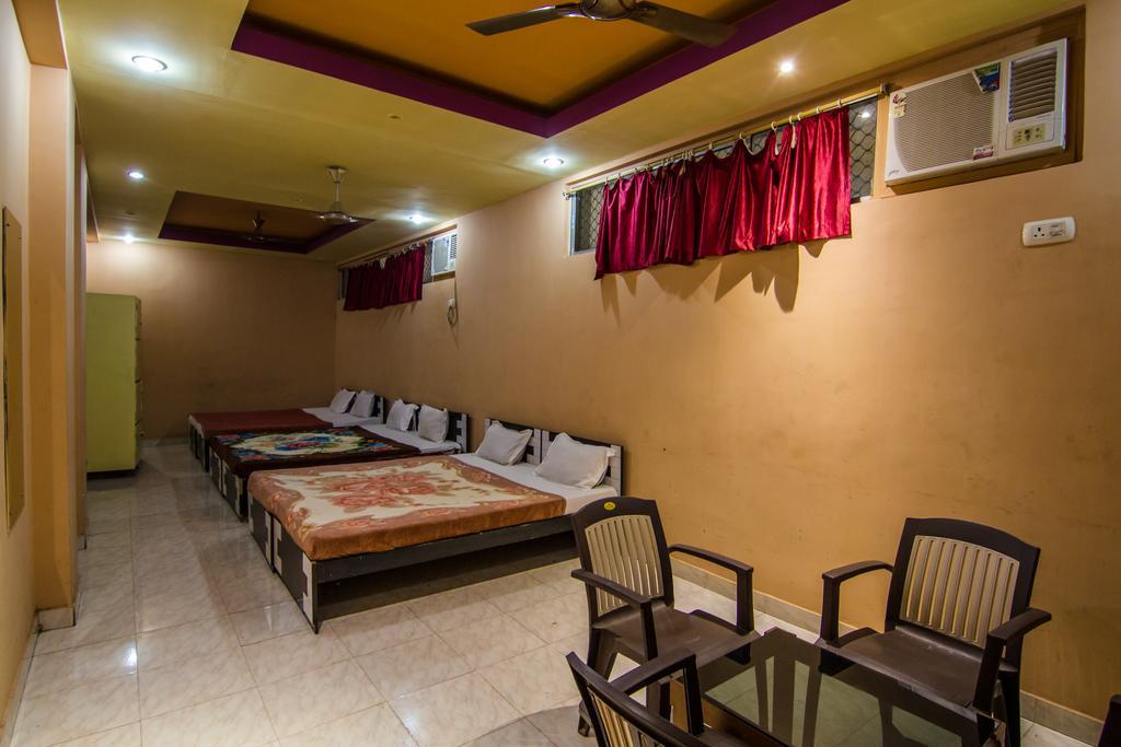 Hotel Pushpak Bhubaneswar Bagian luar foto