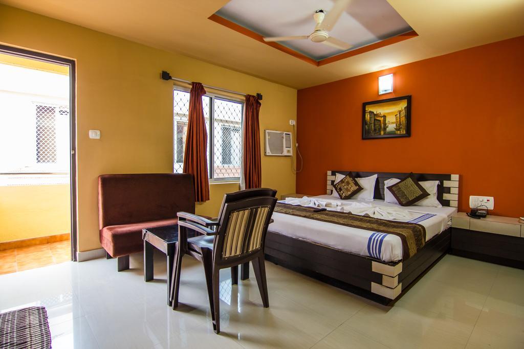 Hotel Pushpak Bhubaneswar Bagian luar foto