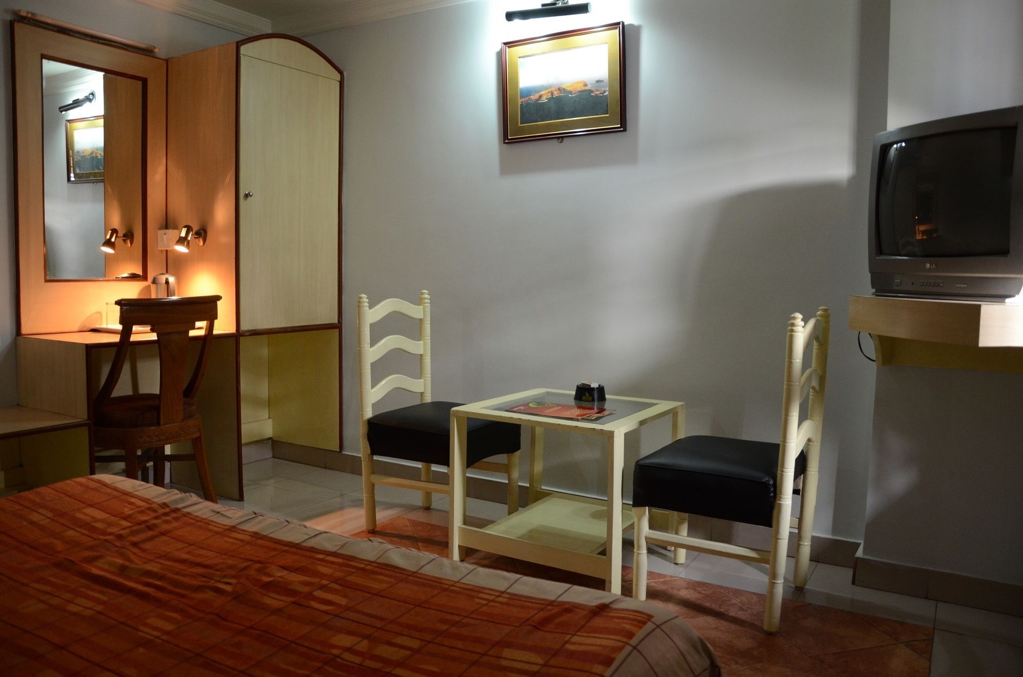 Hotel Pushpak Bhubaneswar Bagian luar foto