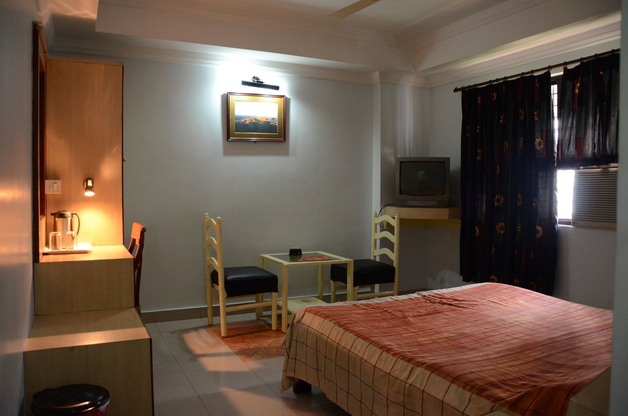 Hotel Pushpak Bhubaneswar Bagian luar foto